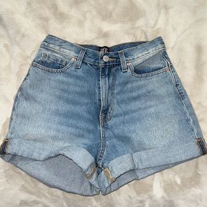 BDG HIGH RISE MOM JEAN SHORTS